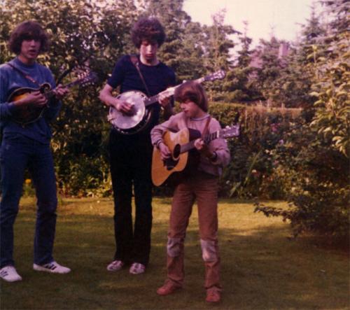 von links: Hendrik, Sievert, Heiko Ahrend in Oma Engelinas Garten, Leer 1980