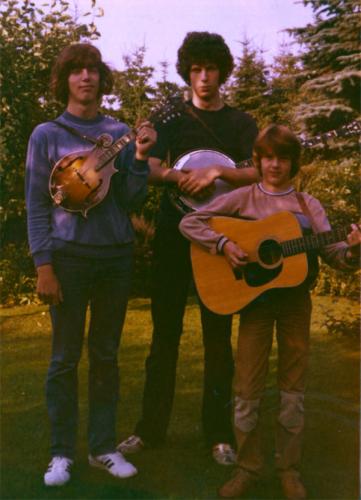 von links: Hendrik, Sievert, Heiko Ahrend in Oma Engelinas Garten, Leer 1980